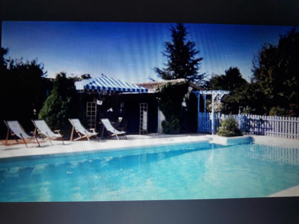 Bed and Breakfast Les Pierres Blanches Bonneuil-Matours Exterior foto